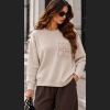 Stylowy sweter w odcieniach beżu z ozdobną kieszenią